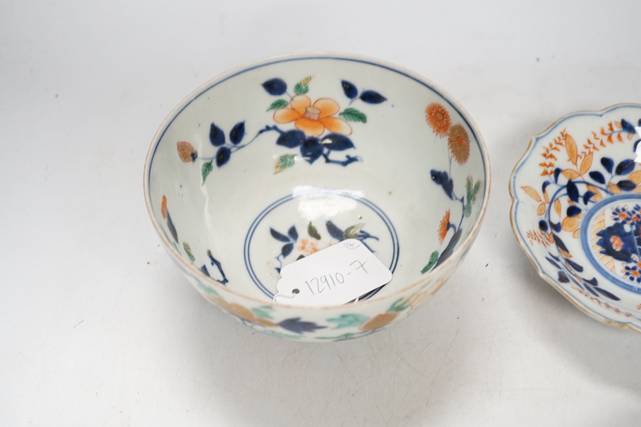 A Japanese Imari bowl and three dishes, 19th century, bowl 15cm diameter